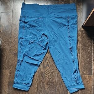 Athleta Teal Salutation Stash Ruch 7/8 Leggings